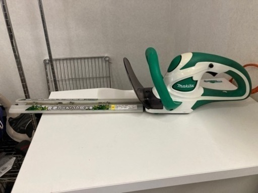 マキタ(Makita) 生垣バリカン 特殊コーティング刃仕様 刈込み300mm MUH3001  リサイクルショップ宮崎屋　佐土原店　24.8.30F