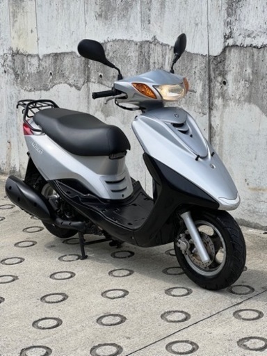 大人気セール‼️驚愕の低走行8100キロ125cc車両安心のバッテリー新品✨️前後タイヤまだまだ山あり嬉しいシート張り替え♪オイル交換済み♻️燃費重視の方にオススメ☺️SE53J アクシストリート✴