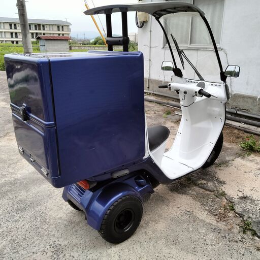 ジャイロキャノピー使い勝手の良い鍵付きデカBOX付き。速度も速く60km位まで出ます。 ジャイロキャノピー使い勝手の良い鍵付きデカBOX付き。速度も速く60km