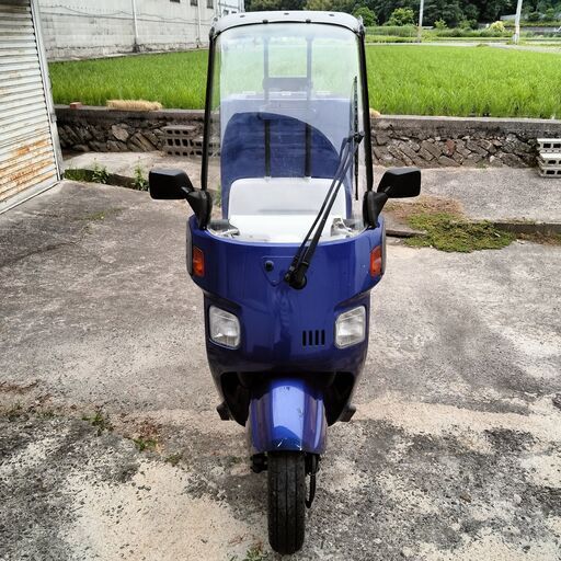 ジャイロキャノピー使い勝手の良い鍵付きデカBOX付き。速度も速く60km位まで出ます。 ジャイロキャノピー使い勝手の良い鍵付きデカBOX付き。速度も速く60km