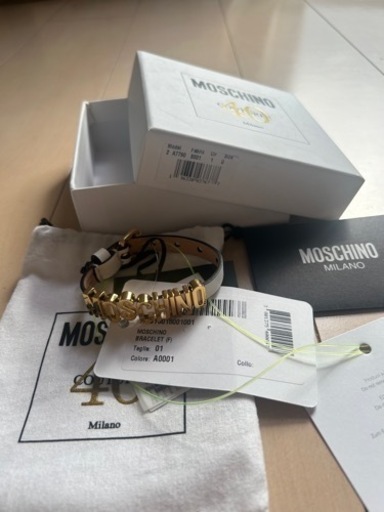 【定価19万新品未使用】3つセット　MOSCHINO  プレスレット、ベルトセット定価19万