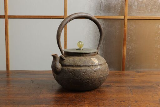 ⭐︎期間限定SALE⭐︎龍文堂造 鉄茶瓶 銅蓋のツマミが珍しい　煎茶道具 鉄瓶 南部鉄器 銅蓋 鉄器