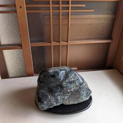 ☆【値下げしました‼️】天然石 鑑賞石 台座付き（大物、全長50㎝）