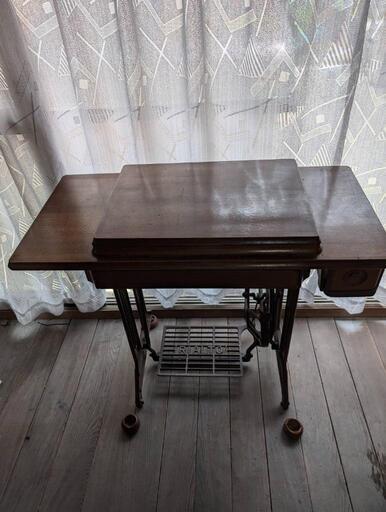 ✱再値下げしました✱骨董品✱貴重品✱高級品✱ヴィンテージミシン台　ミシン台　足踏みミシン台　ヴィンテージ　アンティーク　レトロ　レトロミシン台　希少ミシン台　昭和レトロ