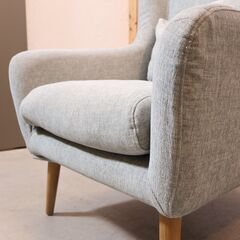 moda en casa(モーダエンカーサ)取り扱いメーカーSketch(スケッチ)のNelly(ネリー)1人掛けソファ。滑らかな曲線と軽やかなフォルムが美しく表現されたラウンジソファ/カバーリング 