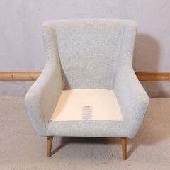 moda en casa(モーダエンカーサ)取り扱いメーカーSketch(スケッチ)のNelly(ネリー)1人掛けソファ。滑らかな曲線と軽やかなフォルムが美しく表現されたラウンジソファ/カバーリング 