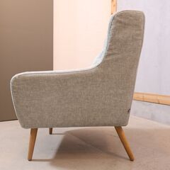 moda en casa(モーダエンカーサ)取り扱いメーカーSketch(スケッチ)のNelly(ネリー)1人掛けソファ。滑らかな曲線と軽やかなフォルムが美しく表現されたラウンジソファ/カバーリング 