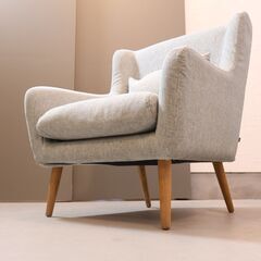 moda en casa(モーダエンカーサ)取り扱いメーカーSketch(スケッチ)のNelly(ネリー)1人掛けソファ。滑らかな曲線と軽やかなフォルムが美しく表現されたラウンジソファ/カバーリング 