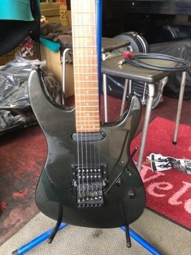 フェルナンデスギター　中古になります。