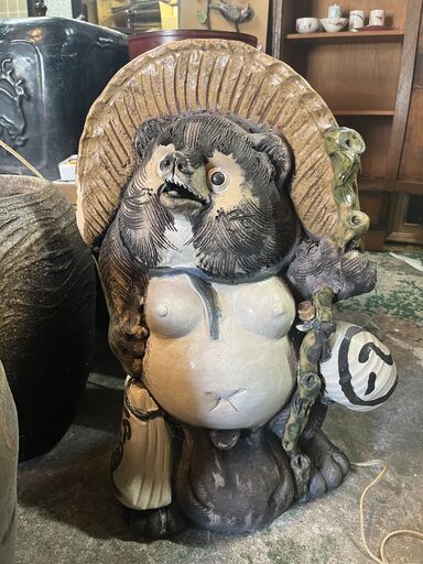 古い 陶器製 たぬき 狸 置物 高さ66cm 縁起物 ガーデン ガーデニング 玄関 庭 庭園 日本庭園 飾り物