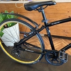 【前後タイヤ・後輪チューブ新品！】泥除け付き　アルミフレーム　6段変速　700×28cクロスバイク　ブラック