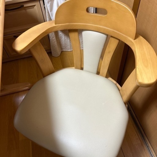 急募伸縮ダイニングテーブルと回転チェア4脚