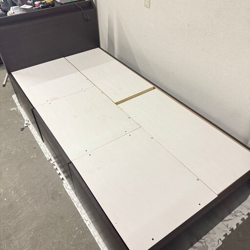 18302   引き出し付 シングルベッドフレーム   ◆大阪市内・東大阪市他 6,000円以上ご購入で無料配達いたします！◆ ※京都・高槻・枚方方面◆神戸・西宮・尼崎方面◆生駒方面、大阪南部方面　それぞれ条件付き無料配送あり！