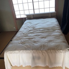 元値38万シモンズマット付きセミダブルベッド 元値38万シモンズマット付きセミダブルベッド