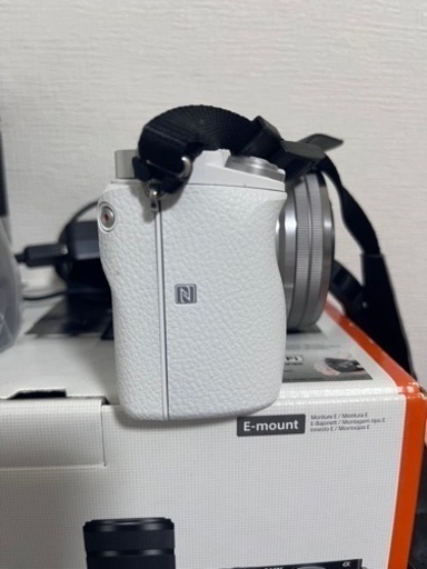 SONY α6000 ミラーレス一眼 シルバー ダブルズームレンズキット SONY α6000（W）ミラーレス Wレンズセット SONY α6000 シルバー ダブル