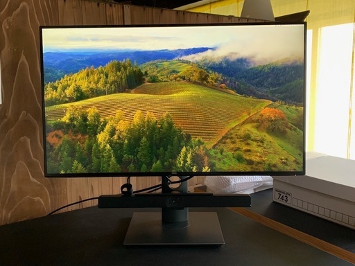 Dell U3219Q（デジタルハイエンドシリーズ 31.5インチ4K HDRモニタ）+ Dell AE515M（Proステレオサウンドバー）