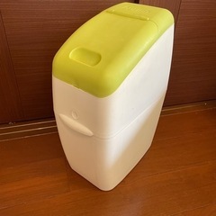 アップリカ・オムツ用ゴミ箱・消臭処理ポット（おむつ・ベビー・赤ちゃん）
