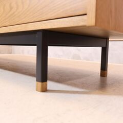 CRASH GATE(クラッシュゲート)/Easy Life(イージーライフ)のジンロ テレビボードです。オーク材とスチールレッグを合わせたインダストリアルなローボードはブルックリンスタイルなどに。