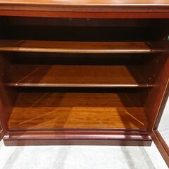 マルニ　木製ガラスキャビネット maruni｜マルニ木工｜地中海｜ガラス扉｜キャビネット