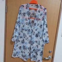 【新品と交換用】FIGNO サイズ38:40  花柄 ブラウス チュニック　カットソー 　　試着のみ 新品と交換用】FIGNO サイズ38:40 花柄 ブラウス チュニック