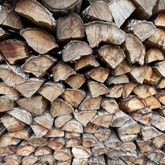 ナラ乾燥薪30cm中割り軽トラック一台分(焚き付けサービス付き)