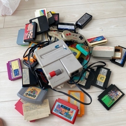 ファミコン\n