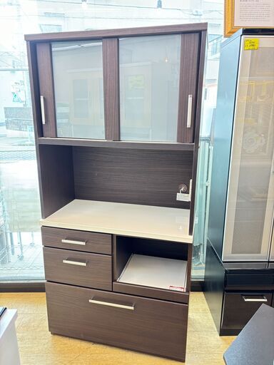 ニトリ キッチンボード RIPE90 ツートンカラー 横幅90㎝×奥行42cm×高さ180cm■ 2枚スライド扉 引き出し3個 スライドテーブル ホワイト(天板)×ブラウン(木目模様) レンジボード 食器棚■近隣配送無料 買取帝国 朝霞店