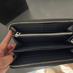 ※大幅値下げ【希少モデル】PRADAサフィアーノ　バイカラー　ラウンドウォレット 350628201_1.jpg