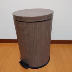 【ニトリ】ゴミ箱（ペダルペール20L）