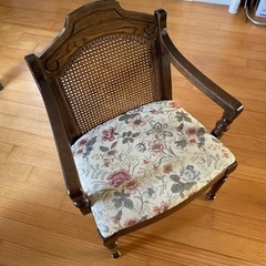 コスガ　肘付きダイニングチェア　4脚セット