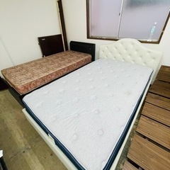 ダブルベットーマットレス付き🚛