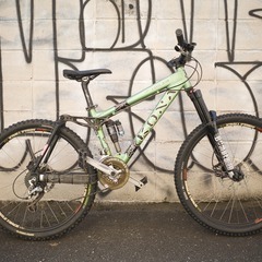 日本未発売] KONA COIL AIR 26インチ フルサス FOX マルゾッキ 油圧 