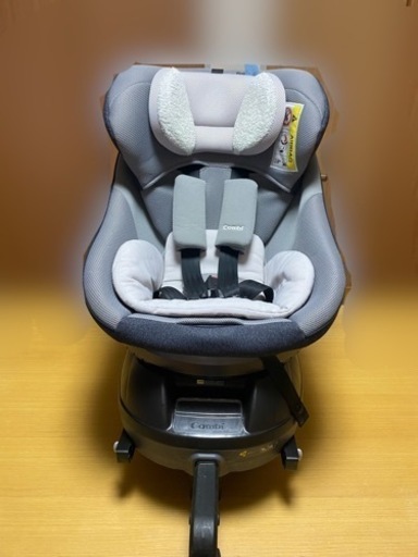 combiチャイルドシート美品です！
