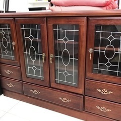 ステンドグラス風サイドボード、飾り棚