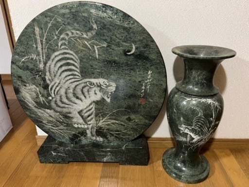 虎 石 壺 置物