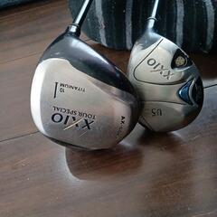 ゼクシオゴルフクラブセットとHONMA(⁠CB8001)パター。プーマゴルフバッグ付き。