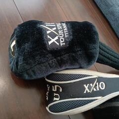 ゼクシオゴルフクラブセットとHONMA(⁠CB8001)パター。プーマゴルフバッグ付き。