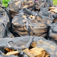 未乾燥薪　一袋（引き取り限定）