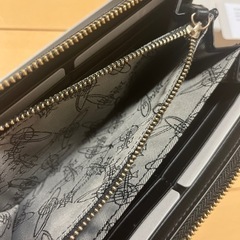 1ヶ月も使用してないヴィヴィアンウエストウッド 長財布 