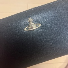 1ヶ月も使用してないヴィヴィアンウエストウッド 長財布 