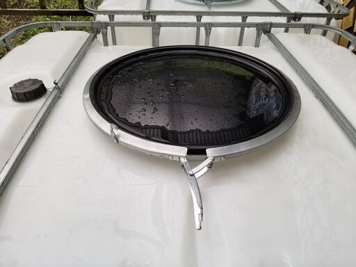 大特価。早い物勝ち。貯水タンク。雨水タンク。農薬散布。農業。