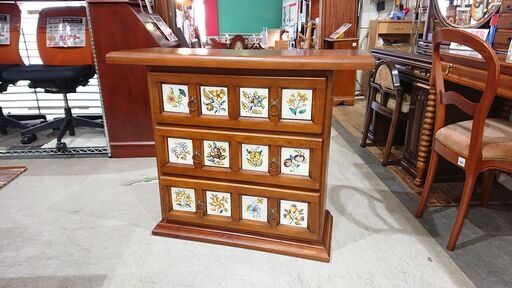 バレンシア家具｜スペイン製｜タイル張り｜3段チェスト