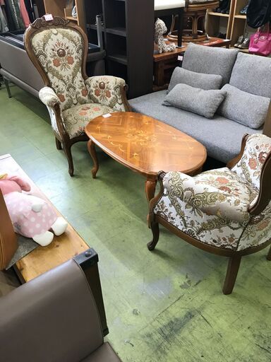 大人気イタリア家具！猫足ソファ入荷してます(^_-)-☆