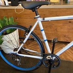 【チェーン新品！】スカイブルーリム　6段変速　700×28cクロスバイク　ホワイト