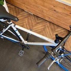 【チェーン新品！】スカイブルーリム　6段変速　700×28cクロスバイク　ホワイト