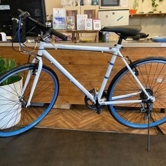 【チェーン新品！】スカイブルーリム　6段変速　700×28cクロスバイク　ホワイト