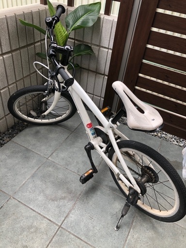 ブリヂストン　キッズ自転車　18インチ　レベナ白