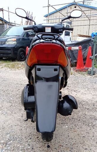 エンジンは素晴らしいです。スズキ レッツ 2。バッテリーは新品です