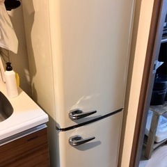 レトロ調 アイリスオーヤマ ノンフロン冷凍冷蔵庫 PRR-142D-W