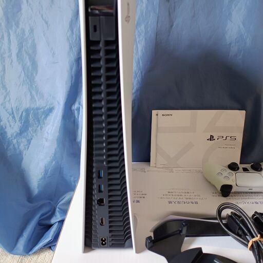 PS5本体 元箱他一式。初期化済み。 - プレイステーション